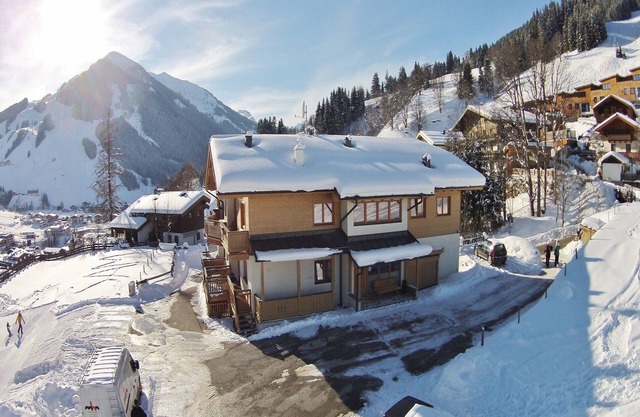 Apartment with balcony directly at the slopes