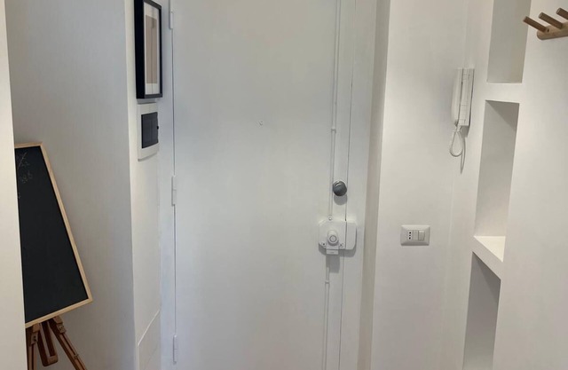 Apartment with balcony 5 minutes walk from Metro A