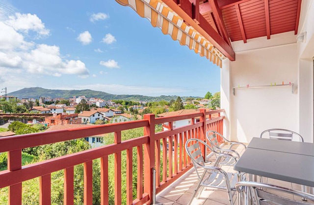 Apartment with Balcony and Parking in Hendaye