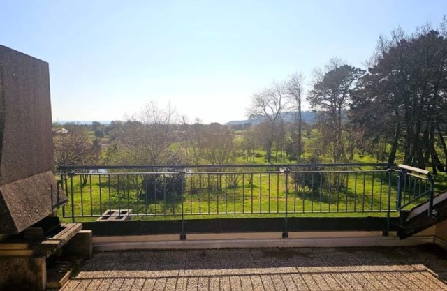 Apartment with beautiful view over a wooded park and a large terrace