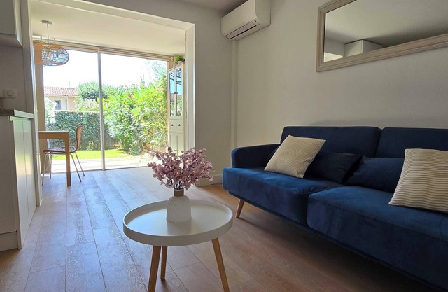 Apartment with garden at the foot of the harbor