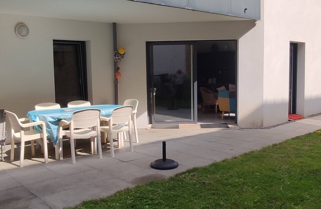 Apartment with garden, 63 m2, near beach and town, quiet and enclosed