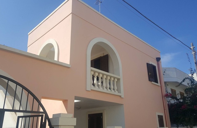 Apartment with sea view 50 mt from the beach