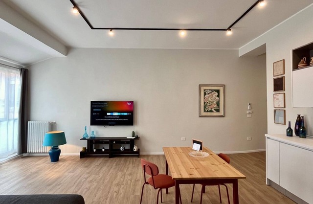 Apartment with large living and kitchen in the center of Brindisi with parking space