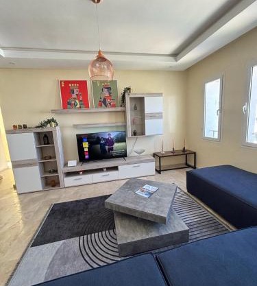 Apartment with pool view, 1 min to beach, private parking