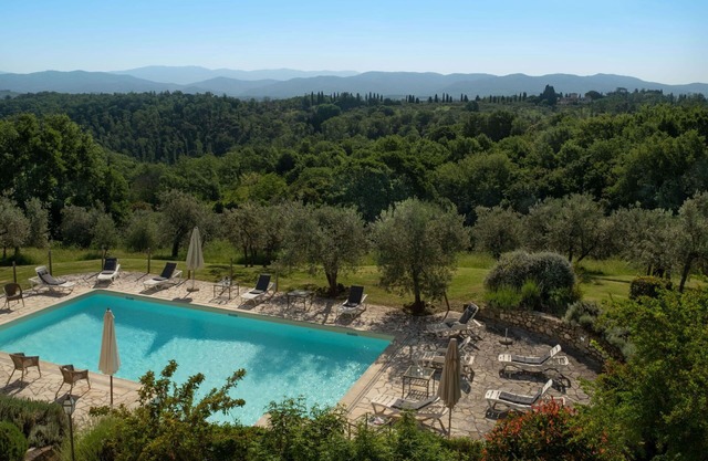 Apartment with pool, WIFI, A/C, TV, terrace, pets allowed, panoramic view, close to Greve In Chianti