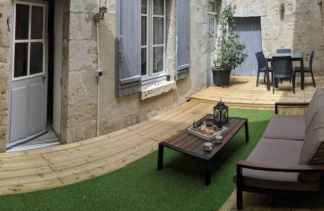 Apartment with private courtyard in the center of Blois
