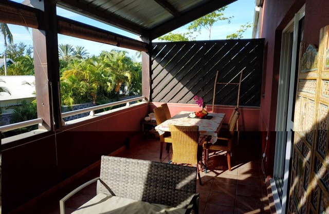 Apartment with spacious terrace in the fishing village of l'Ermitage