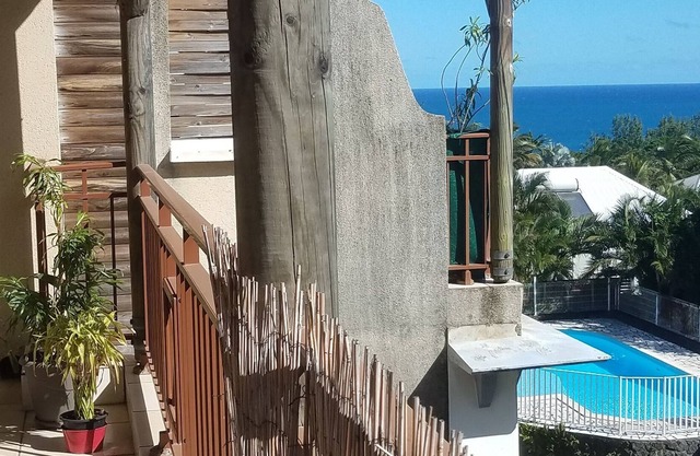 Apartment with sea view terrace Manapany les Bains.
