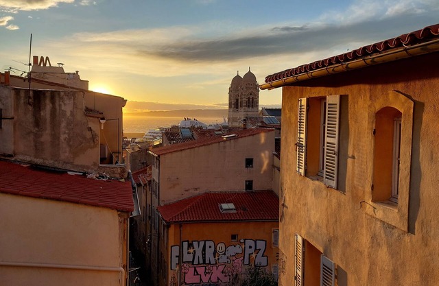 Apartment with sea view in the heart of the Panier