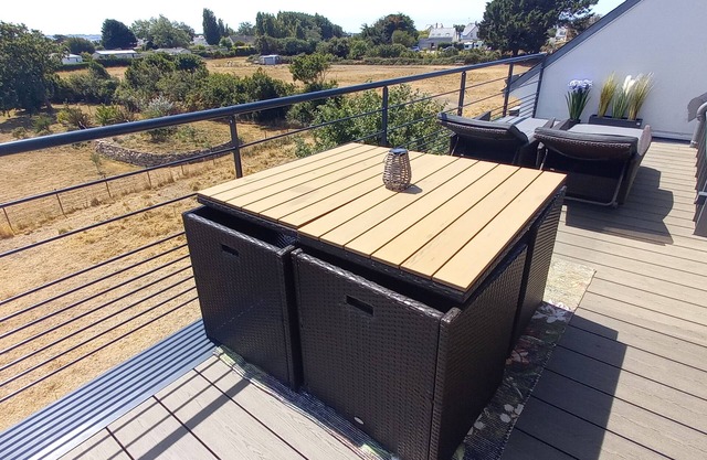 Apartment with small terrace and sea view
