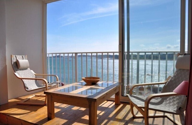 Apartment with SUPERB SEA VIEW and terrace, 100m beaches in TREGASTEL