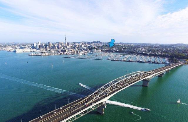 Apartment with Sweeping City Views