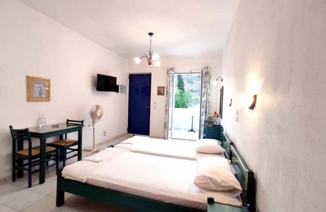 Apartment 'Zefiros - Breeze' with Mountain View, Wi-Fi and Air Conditioning