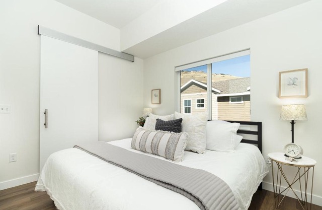 Apartments Close to Downtown, Conventions, Airport, Mountains, Shopping