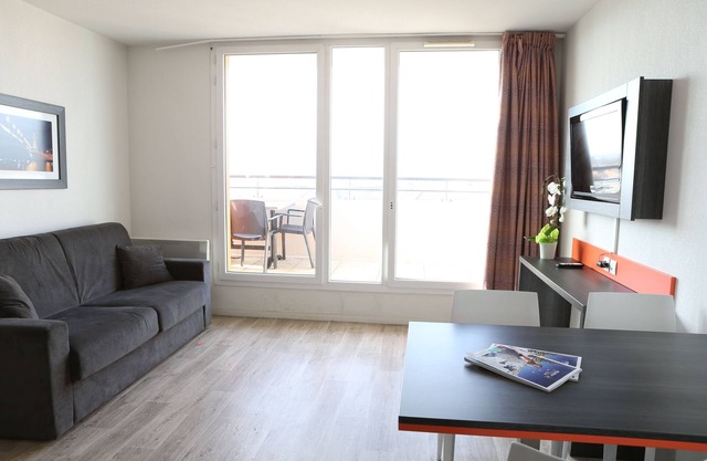 Appart Moderne Près de l'Aéroport & Paris av/Wifi!