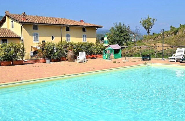 Appartamento Clarabella C: A characteristic and welcoming two-story independent house built on a hillside, surrounded by meadows and woods, with Free WI-FI.