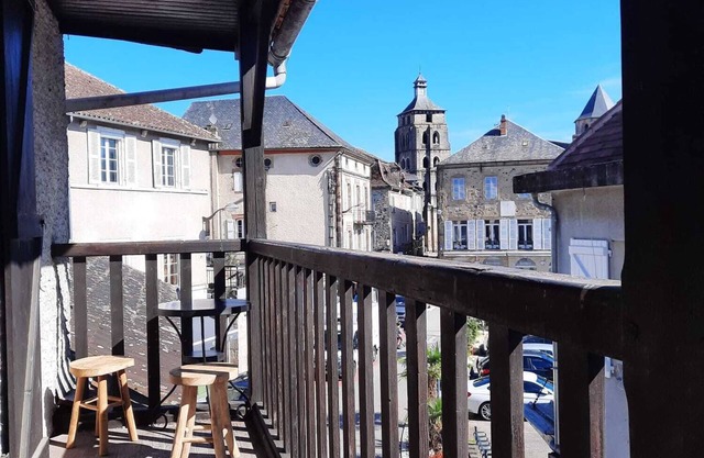 Appartement , Centre de Beaulieu sur Dordogne, Avec Balcon Privé