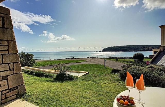 Appartement à 100m de la plage avec piscine et parking - FR-1-370-41