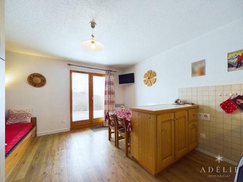 Appartement 2 Pièces Cabine, Centre Station, Proche Remontées, Terrasse Sud, 6 Pers, 2* - FR-1-398-564