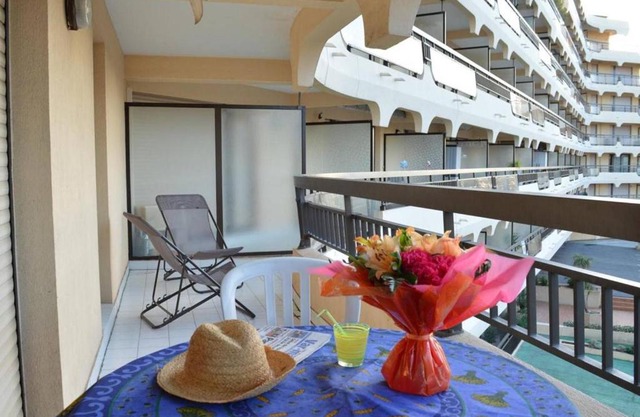 Appartement 2P, 4 Couchages, Terrasse et Salon de Jardin à 200m de la Plage, Fréjus - FR-1-226A-22