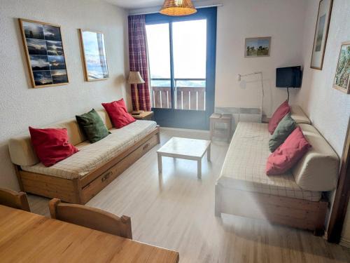 Appartement 3 pièces au pied des pistes avec balcon et équipements modernes - FR-1-557-103