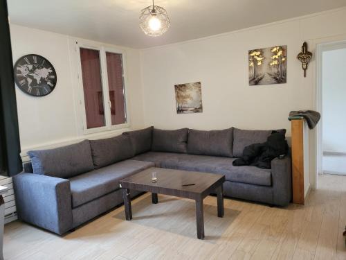 Appartement 4 chambres face carrefour de Stains