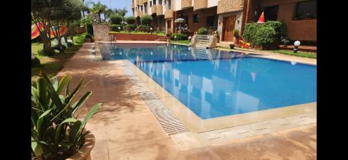 appartement avec piscine et jardin