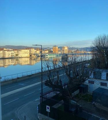 Appartement avec superbe vue sur le Rhône