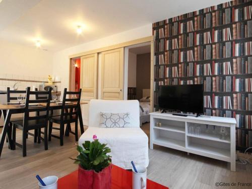 Appartement charmant dans un café-librairie en Suisse Normande avec Wifi - FR-1-497-93