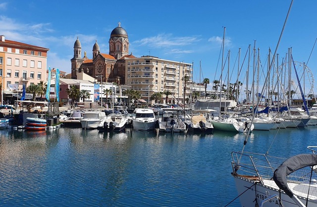 Appartement climatisé à 15mn de la mer,du centre ville et de la gare.