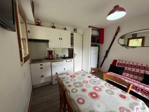 Appartement cosy avec terrasse, proche télécabine - FR-1-198-88