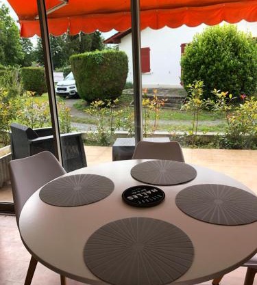 Appartement cosy, en rez de chaussée, en plein centre de CAmbo les Bains