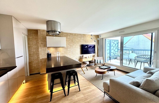 Appartement de Standing 2 Chambres Proche Mer et Centre Ville Avec Parking