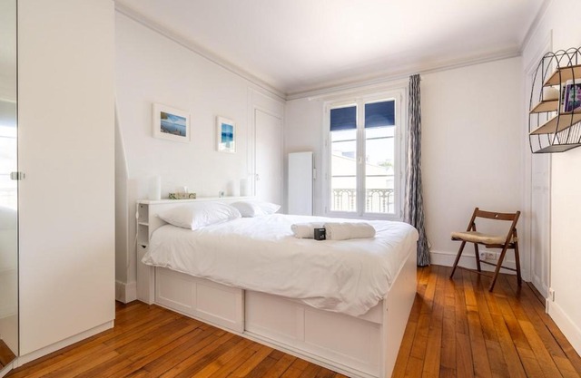 Appartement Lumineux avec balcon proche paris - II