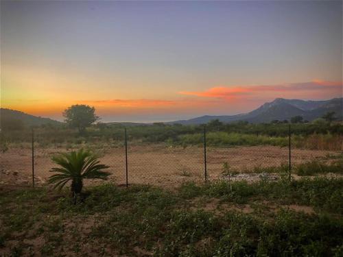 Appartement neuf avec jardin et vue panoramique mer montagnes baie de Calvi