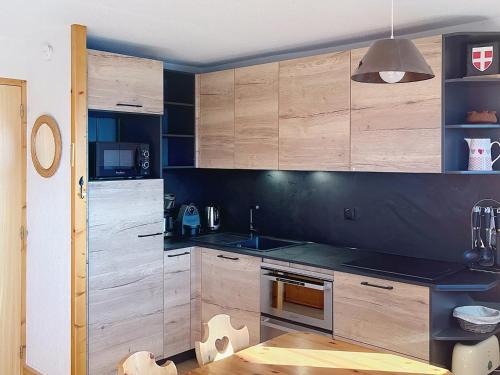 Appartement près des pistes avec WIFI gratuit et balcon - FR-1-275-133