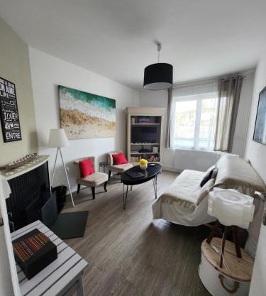 Appartement Quai Ouest, vue entrée port, Stationnement gratuit, Lits faits pour votre arrivée, serviettes de toilettes fournies