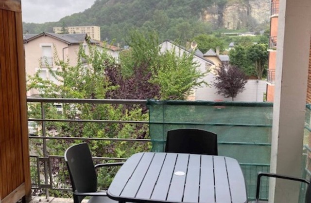 Appartement Rénové vue Montagne à Proximité Mairie et Sanctuaires