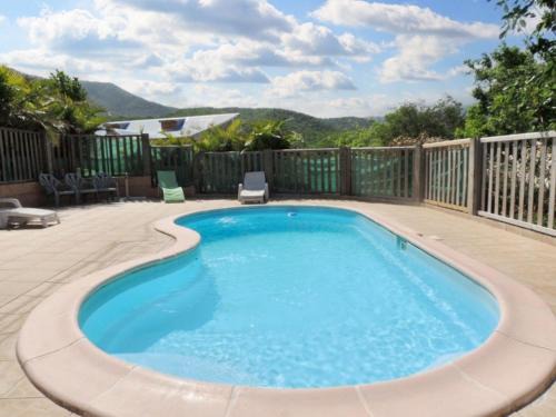 Appartement spacieux à Bouillante avec piscine partagée