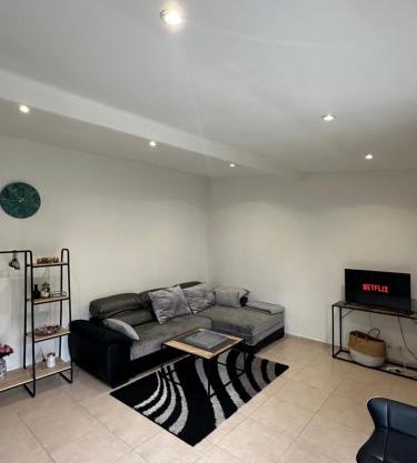 Appartement + terrasse + parking , proche Orly , proche RER Paris