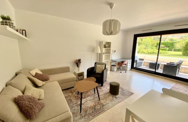 Appartement terrasse ensoleillée résidence calme