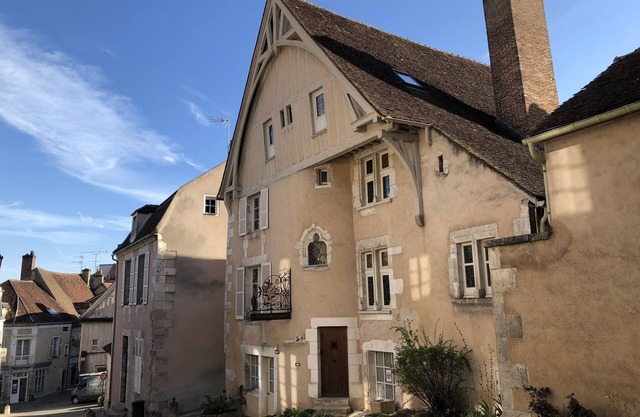 Appartement Très Spacieux de 120 m2 Dans une Magnifique Maison du Moyen âge