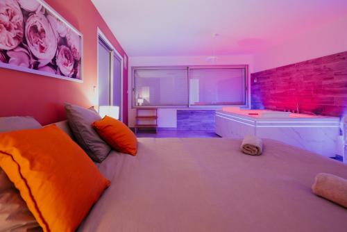 AppartSpa59 - Suite Tentation - Balnéo - Secret Room en option supplémentaire