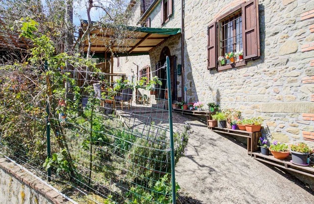 Appealing holiday home in Marliana (PT) with roofed terrace