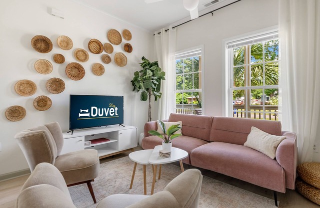 Apple Street Retreat: Newly Renovated 3BR Haven