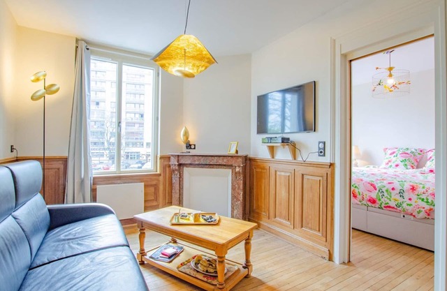 Apples and Strawberries - TROYES