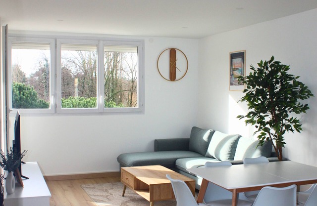 Appt. Refait à Neuf Avec Balnéo, Idéalement Situé Près du Centre de Mérignac