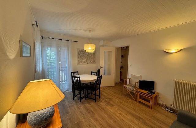Apt 4 pers, 5 min from slopes, Pets OK, Kitchen, Parking