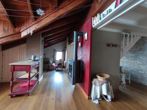 Apt chaleureux 3* pour 5 pers. - 2 chambres, à 30m des pistes, parking inclus - FR-1-445-29